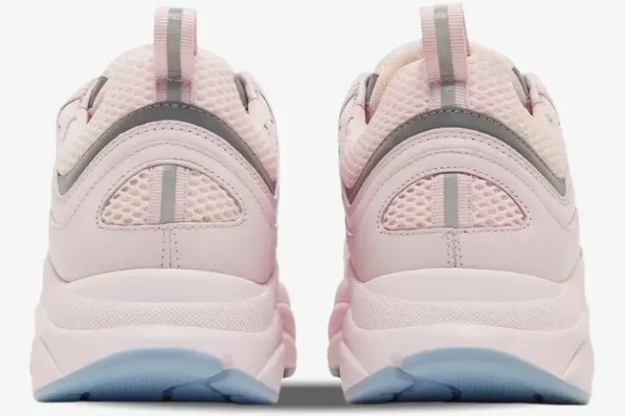 Rear view of light pink Dior B22 sneakers featuring grey accents and chunky soles. - SKU 3SN231ZRY_H400