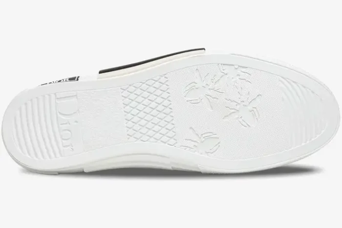 Bottom view of the white rubber outsole of a Dior B23 Low Top sneaker featuring bee motifs and logo. - SKU 3SN249YJP_H069