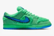 Side view of Nike SB Dunk Low Grateful Dead Bears Green with fuzzy green texture and blue jagged swoosh. - SKU CJ5378-300