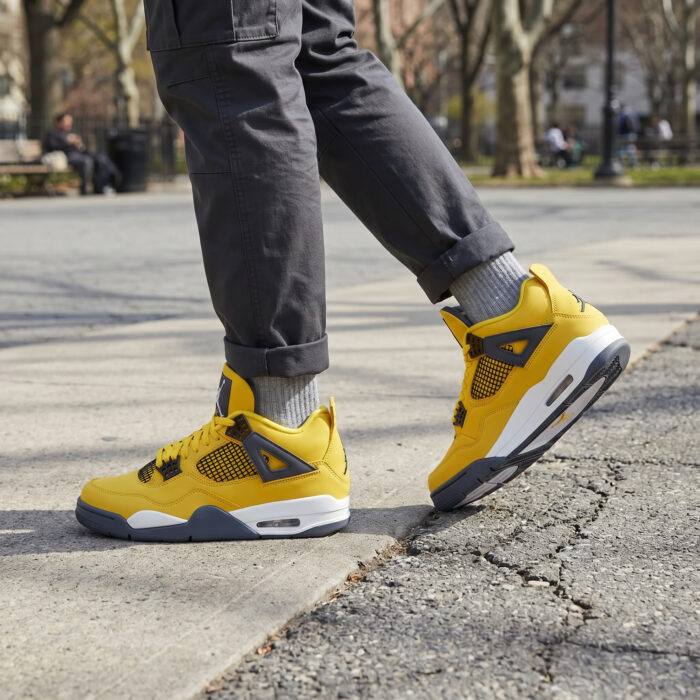 Air Jordan 4 Retro Lightning [Lifestyle AI]