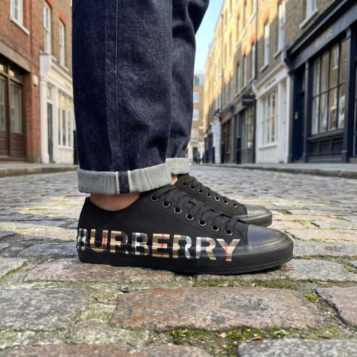 Burberry Larkhall Logo Print Canvas Low-Top Black [Lifestyle AI]