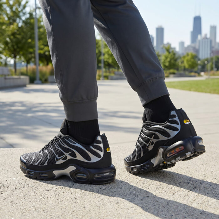 Nike Air Max Plus Black Reflective Silver [Lifestyle AI]
