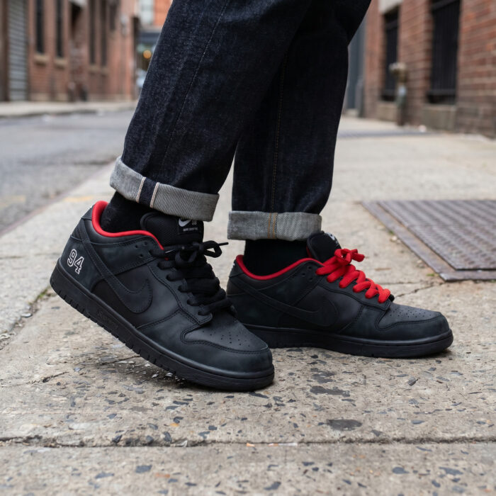 Nike SB Dunk Low 94 x Supreme Black Red Limited Edition [Lifestyle AI]