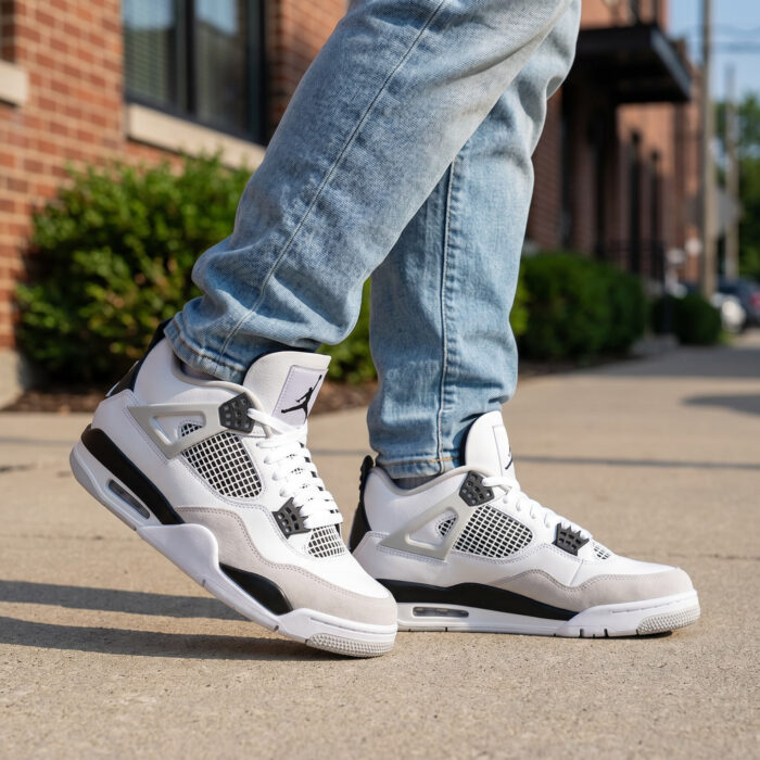 Air Jordan 4 Retro Military Black [Lifestyle AI]