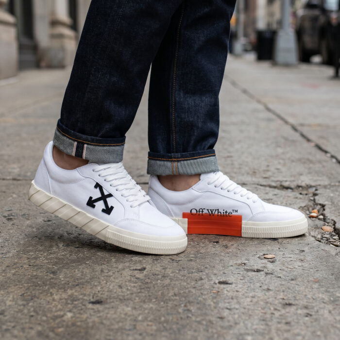 Off-White Vulcanized Low Canvas White Black [Lifestyle AI]