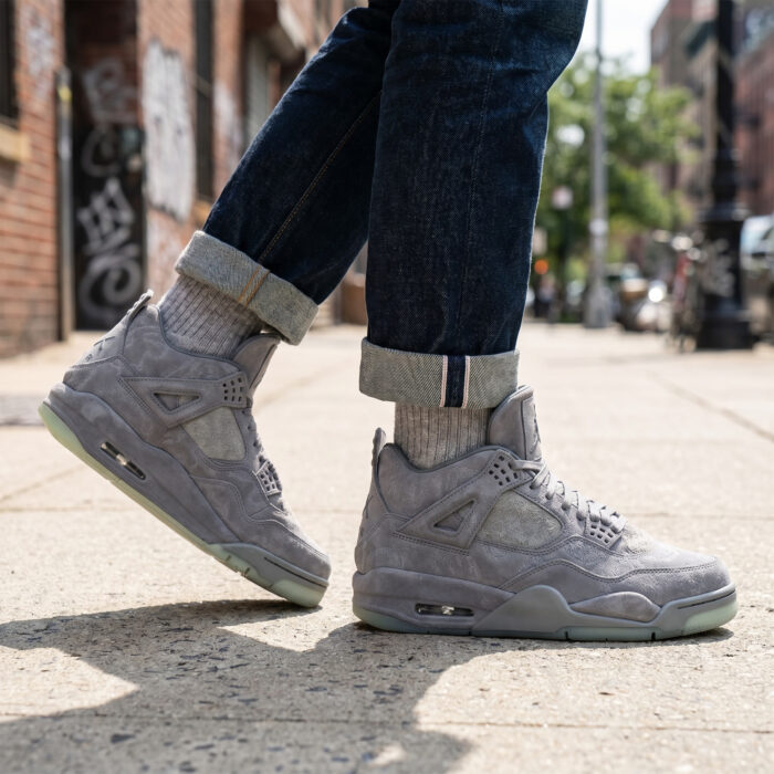 Air Jordan 4 Retro x Kaws Cool Grey Limited Edition [Lifestyle AI]
