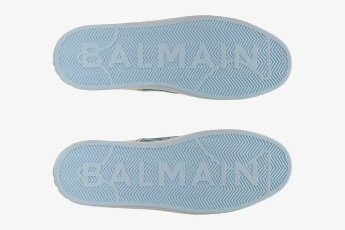 Bottom view of light blue soles on Balmain B-Court Low sneakers featuring embossed logo. - SKU XM1VI291LDSH