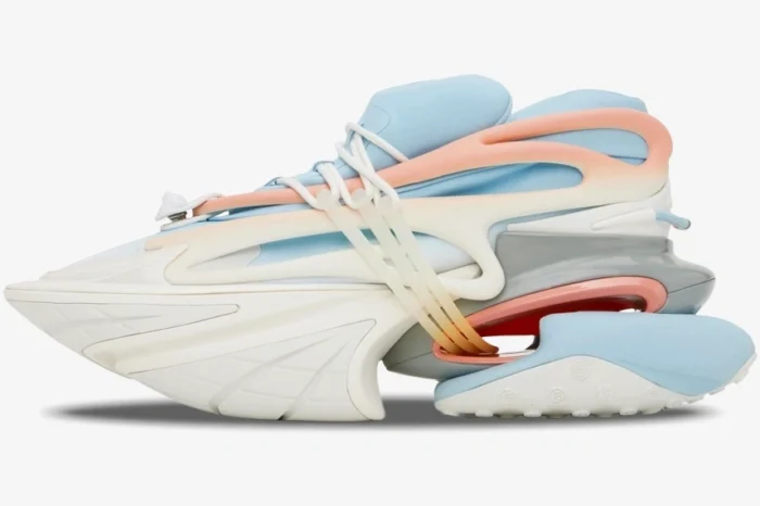 Side profile of Balmain Unicorn Low Top sneakers in light blue, pink, and white neoprene and leather. - SKU baam0vj309kncg-gmo