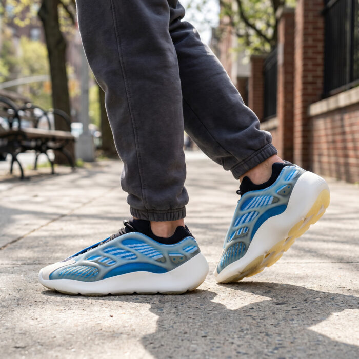 Adidas Yeezy 700 V3 Arzareth [Lifestyle AI]