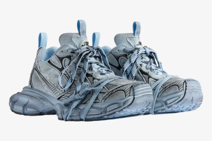 Balenciaga 3XL Sneaker Light Blue Distressed - Image 2