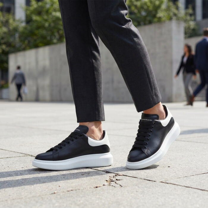 Alexander McQueen Oversized Sneaker 'Black White' 2019 [Lifestyle AI]