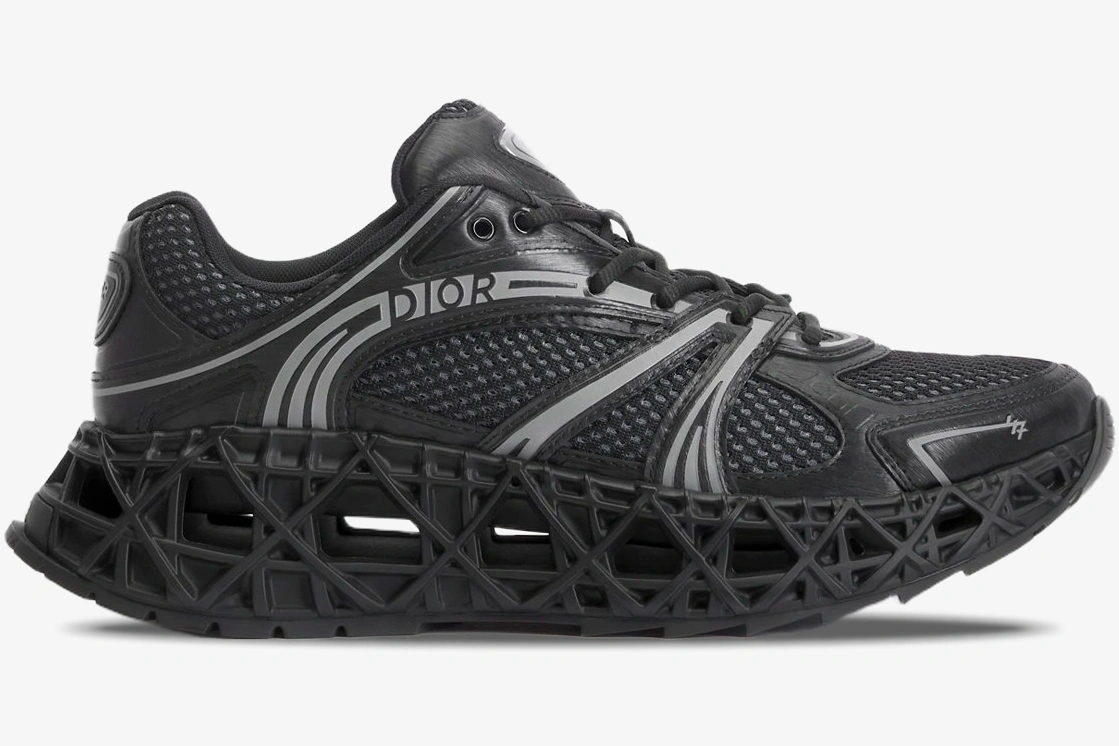 dior-b35-nxxt-black-lattice-sneaker-side-view-3sn323zcy-h968-720-464-69627bbde34bb Vedere laterală a modelului Dior B35 NXXT cu structură imprimată 3D - negru - SKU 3SN323ZCY_H968