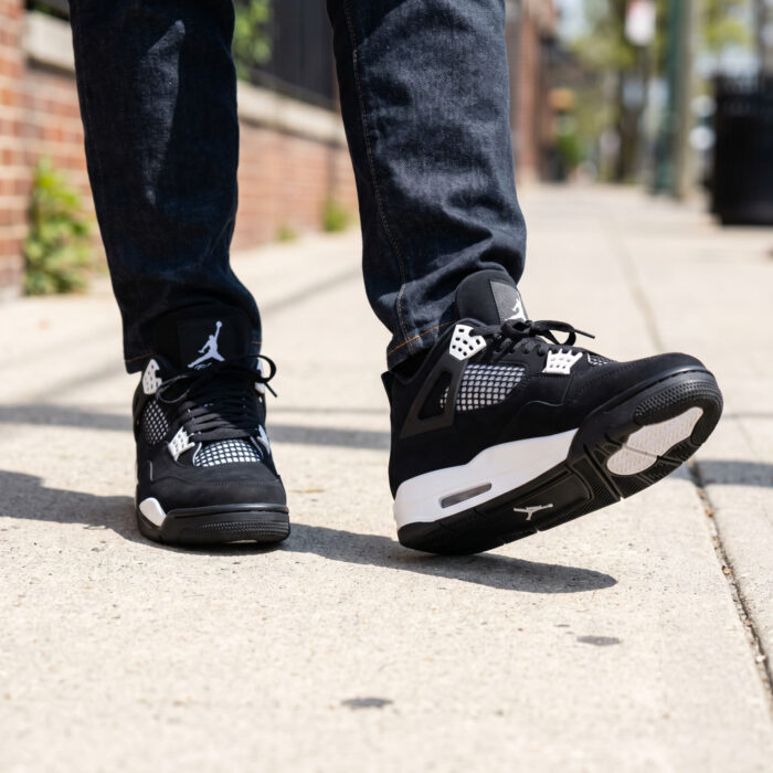 Air Jordan 4 Retro "White Thunder" [Lifestyle AI]