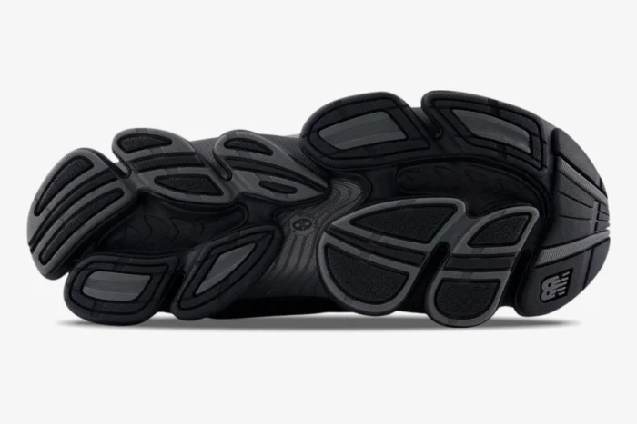Bottom view of the black and silver New Balance Abzorb 2000 sneaker showing the textured outsole pattern. - SKU U2000EA