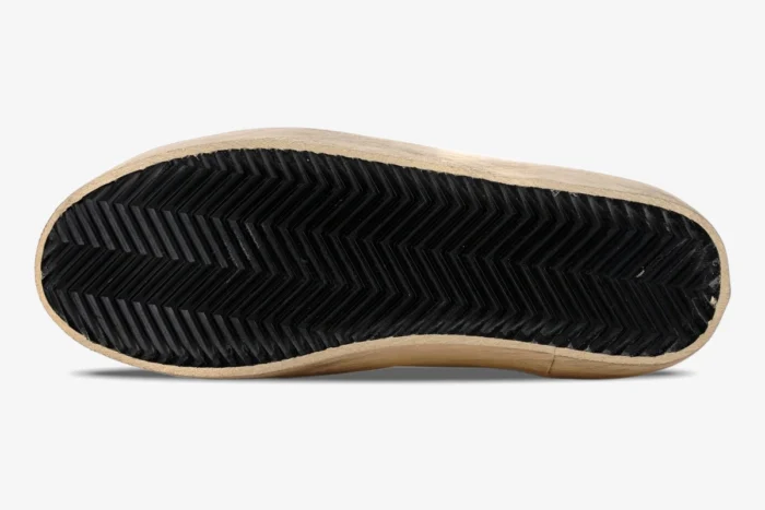 Bottom view of Golden Goose Hi Star platform sneaker showing black herringbone tread and tan sole edge. - SKU GWF00118.F000329.10271