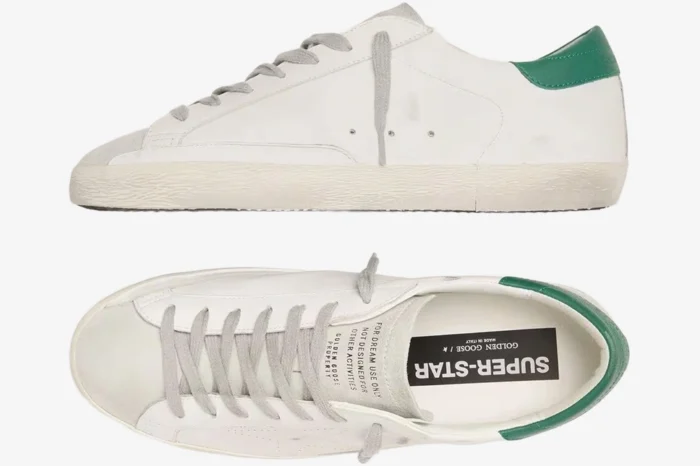 Sneakerși Golden Goose Super-Star albi, cu detalii verzi la călcâi și șireturi gri, vedere laterală și de sus. - SKU GWF00101.F000312.10273