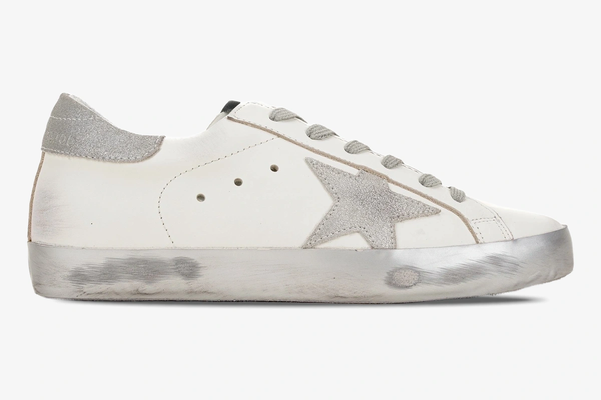golden-goose-super-star-white-silver-side-view-gmf00101-f000312-10273-263-555 Golden Goose white and silver Super-Star sneakers shown from a side profile view. - SKU GMF00101.F000312.10273