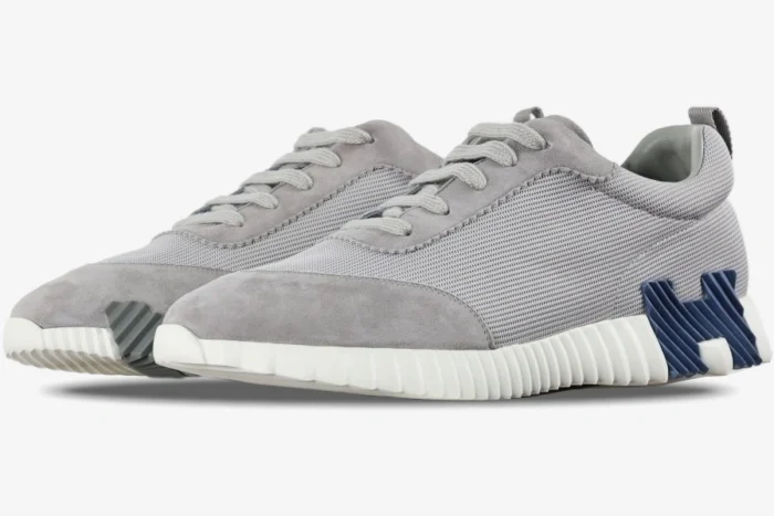 Hermès Bouncing Sneakers in grey mesh and suede with blue H logo, three-quarter side view. - SKU H202934ZH
